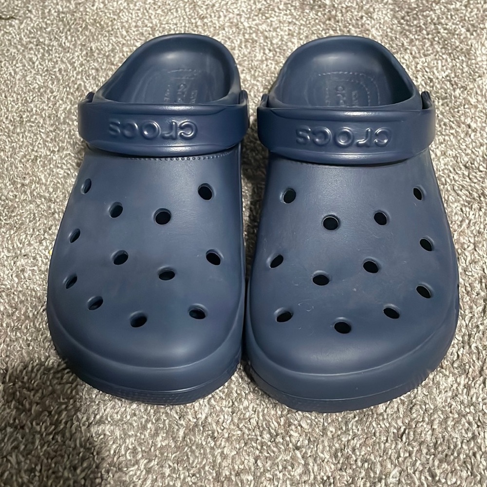 Mens size 11 crocs